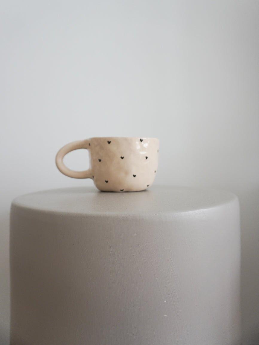 Taza corazones negros